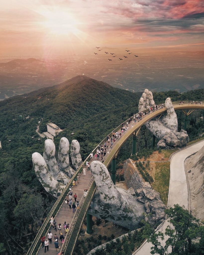 Puente Dorado Danang