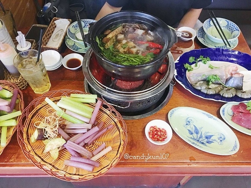 Olla caliente de salsa de pescado en Ho Chi Minh