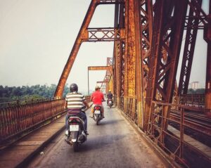 el Puente Long Bien Hanoi