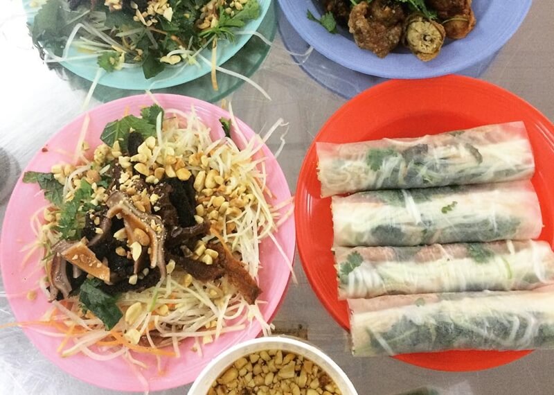 comida local en Hang Buom Hanoi