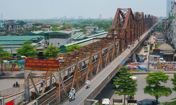 Puente Long Bien